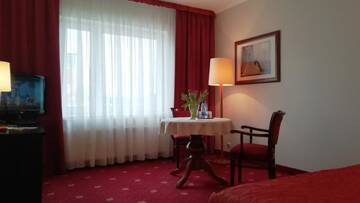 Фото номера Люкс с 1 спальней Отель Hotel San Remo г. Згеж 7