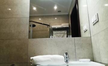 Фото номера Люкс с 1 спальней Отель Hotel San Remo г. Згеж 4